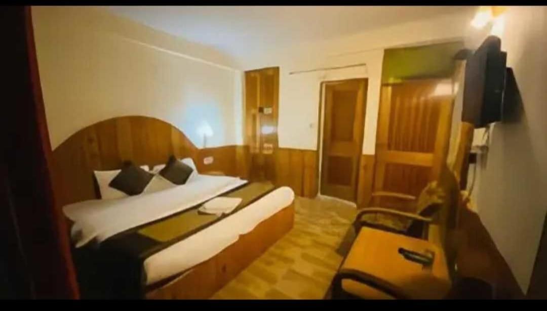Hotel Hadimba Regency ! Free 4 Wheeler Parking ! Mountain View Rooms ! Near Mall Road Manali Exterior photo