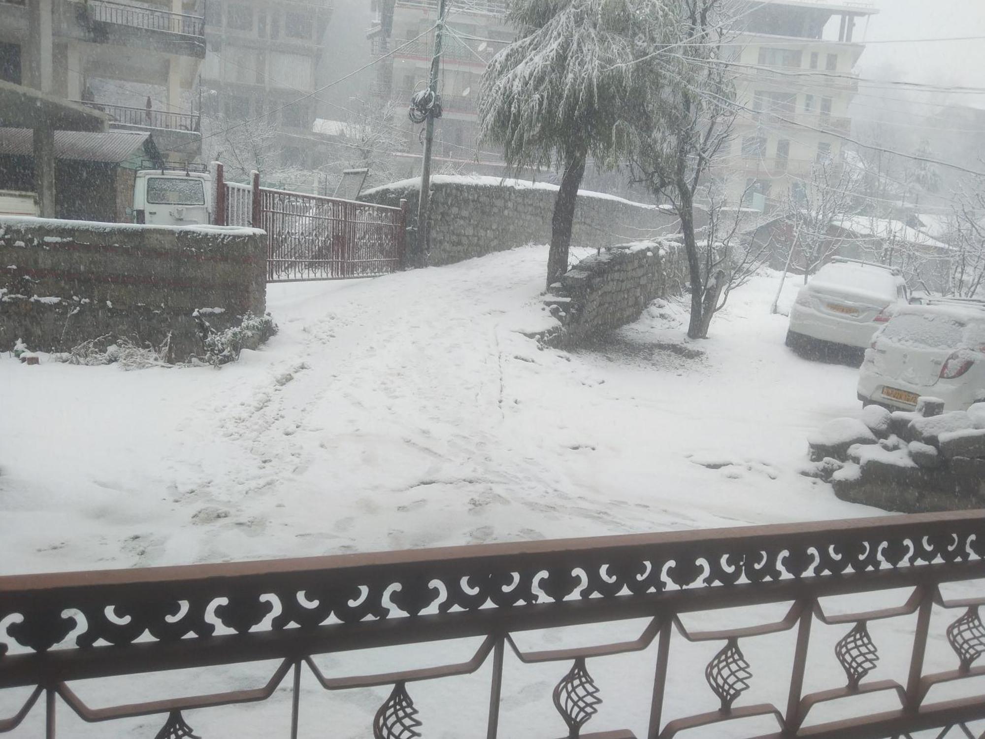Hotel Hadimba Regency ! Free 4 Wheeler Parking ! Mountain View Rooms ! Near Mall Road Manali Exterior photo